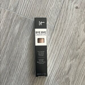 IT Cosmetics Bye Bye Under Eye Concealer - Black and Cream